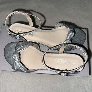 Benjamin Walk Metallic Silver Sandals size 5.5 (#75)